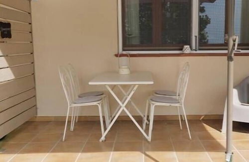 Monforte d'Alba Apartment | The Seven Ways - Hawthorn Studio Apartment with Jacuzzi and Relaxation Porch