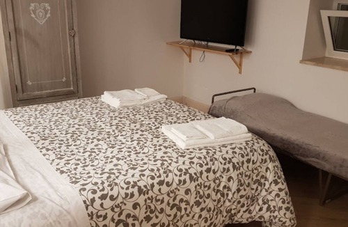 Chiaia Bed & Breakfast | The staircase of Chiaia: romantic room
