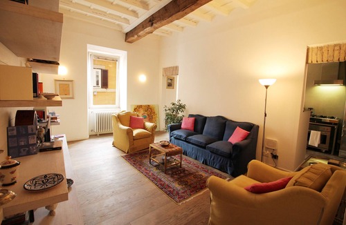 Rione II Trevi Apartment | The Trevi Fountain and Spanish Steps Experience