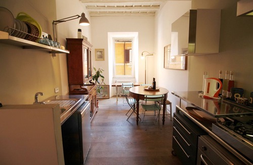 Rione II Trevi Apartment | The Trevi Fountain and Spanish Steps Experience