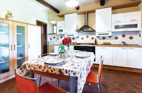 Subbiano House | This beautiful and characteristic villa with outbuildings is the ideal solution for your vacation in