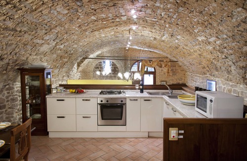 Spello Apartment | Tiberius - Hilltop Medieval Escape with Panoramic View