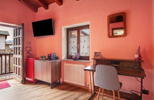 Fenis Apartment | 'Tillier' Room with WIFI