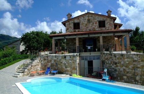 Cagli Villa | Timeless villa in Cagli with garden and swimming pool