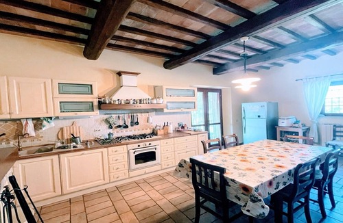 Loreto Villa | TODI BY THE POOL/SLEEPS 10/EXCLUSIVE POOL/WALK TO TODI 4 KMS/RESTAURANT 0.5 KMS