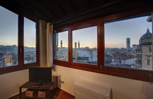 Santa Croce Apartment | Torre Donati luxury apartment in Florence by Mmega