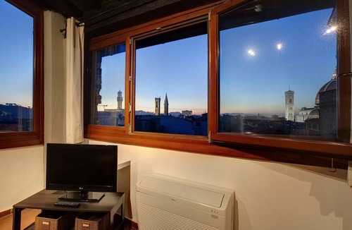 Santa Croce Apartment | Torre Donati luxury apartment in Florence by Mmega