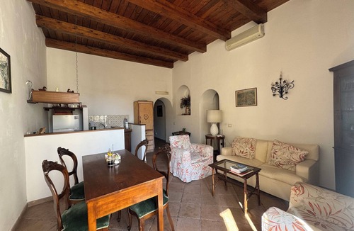 Tropea Apartment | Touch palace/air-conditioned vacation home in 1600s noble palace