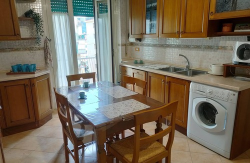 Fuorigrotta Bed & Breakfast | Tra Pirandello e Leopardi B&B. Cosy Room, few minutes to the main attractions