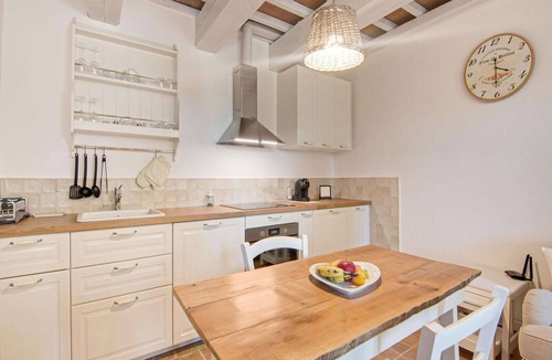 Mombaroccio Apartment | Tranquil Countryside Apartment