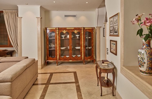 Rome City Centre Apartment | TreasureRome Trevi Private Palace