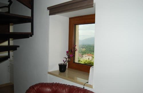 Longano Apartment | TreeStay - Modern 2 Floor 2 Bathroom Apartment