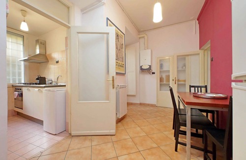 Rione II Trevi Apartment | Trevi Comfort, Bright 1 Br Flat By Halldis