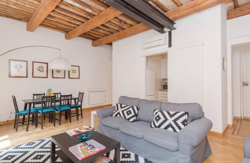 Rione II Trevi Apartment | Trevi Fountain Luxury Apartment
