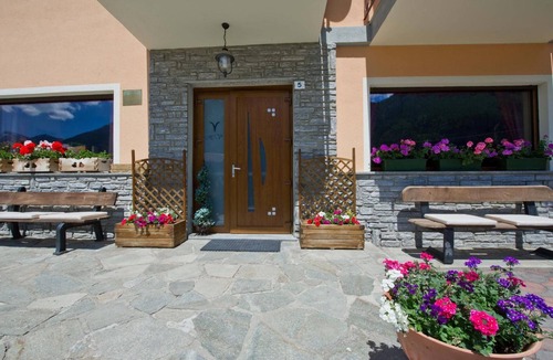 Bionaz Apartment | 'Triple Room 3' with Shared Terrace in Bionaz