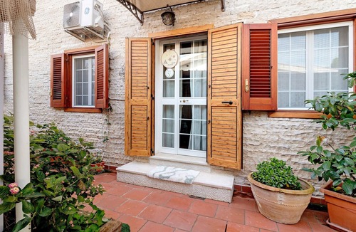 Montegrosso Apartment | Triple Room with Wi-Fi and Air Conditioning