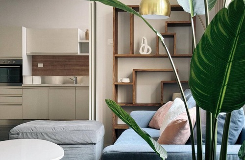 Historic Center Apartment | Tristano e Isotta: Bright Three-room 6 Adults