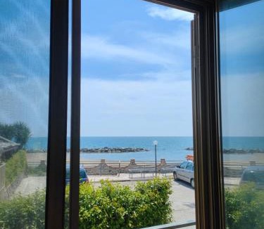 Formia Apartment | Tropical House