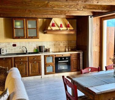 La Salle Apartment | Tsi nos La Salle appartamento con giardino e balcone