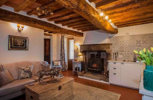 Anghiari Apartment | Tuscan dream, lux 2-bed apartment balcony and pool