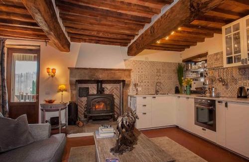 Anghiari Apartment | Tuscan dream, lux 2-bed apartment balcony and pool
