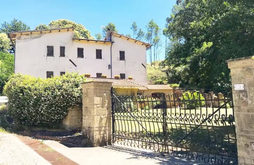 Sorano Villa | Tuscan villa with garden near Saturnia