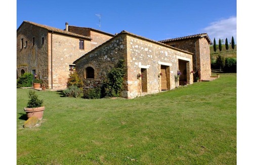 San Giovanni d'Asso Villa | TUSCANY : APPARTMENT IN VILLA WITH SHARED POOL