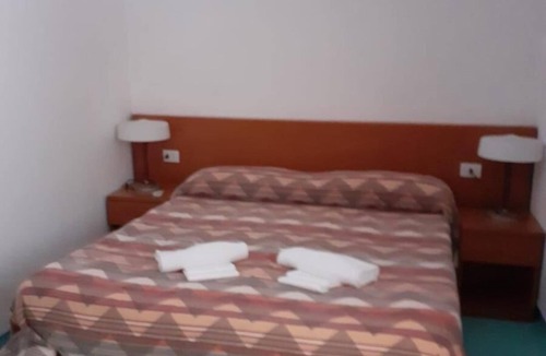Anzio Hostel | Two-room apartment, large terrace, sea front, floor 1 (Pink)