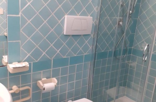 Anzio Hostel | Two-room apartment, large terrace, sea front, floor 1 (Pink)