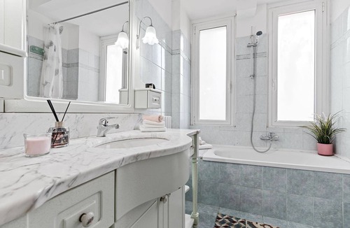 San Siro Apartment | Two-room apartment San Siro-Fiera Milano M5 lilac Segesta
