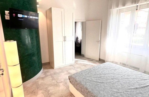 Arezzo Apartment | Ubertini House color and charm in a two-room apartment