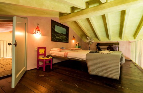 Montelaguardia House | Ulivo, painted apartment in a farmhouse 10 minutes driving from Perugia downtown