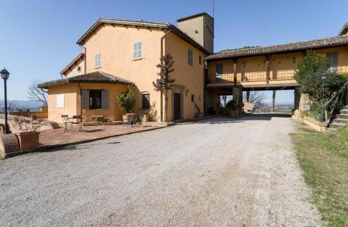 Collepepe Apartment | Umbrian Charm with Pool Alfresco Delight