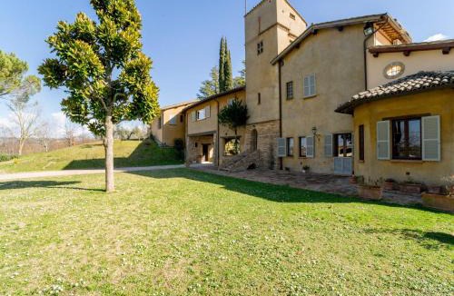 Collepepe Apartment | Umbrian Charm with Pool Alfresco Delight