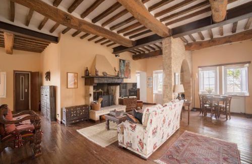 Collepepe Apartment | Umbrian Charm with Pool Alfresco Delight