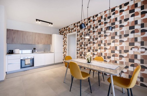Municipio 2 Apartment | Urban Penthouse Terrace with Parking