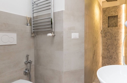 Monti House | Urbana Little Suites