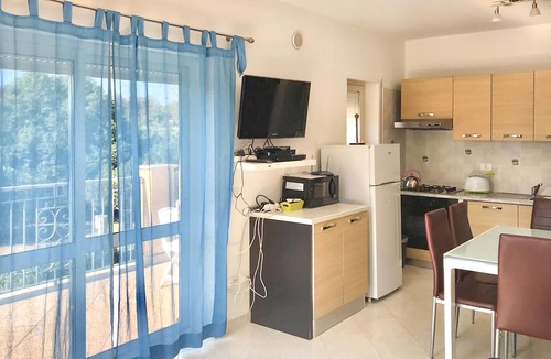 Pizzo Apartment | Vacation apartment on the second floor with large communal pool, a few meters from the sea.