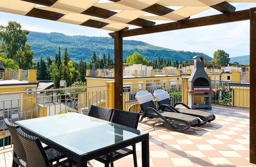 Pizzo Apartment | Vacation apartment on the second floor with large communal pool, a few meters from the sea.