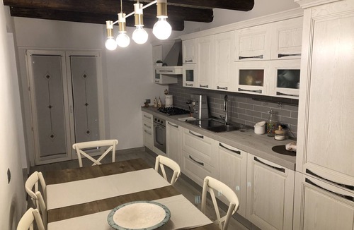 Smerillo House | Vacation home IL VECCHIO BORGO, in front of the beautiful setting of the Sibillini Mountains