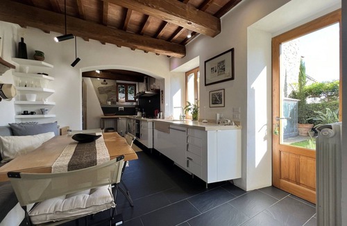 Cortona House | Vacation Home in Cortona with 2 bedrooms sleeps 4