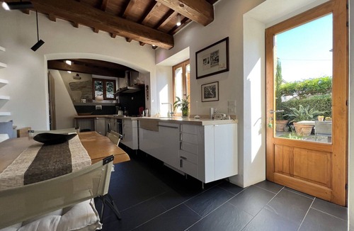 Cortona House | Vacation Home in Cortona with 2 bedrooms sleeps 4
