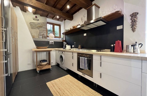 Cortona House | Vacation Home in Cortona with 2 bedrooms sleeps 4