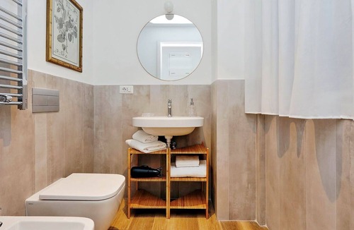 Rione II Trevi House | Vacation Home in Rome with 1 bedrooms sleeps 4