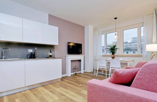 Rione II Trevi House | Vacation Home in Rome with 1 bedrooms sleeps 4