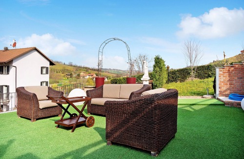Priocca House | Vacation Home "Sweet Life" with Shared Pool, Private Terrace & Wi-Fi