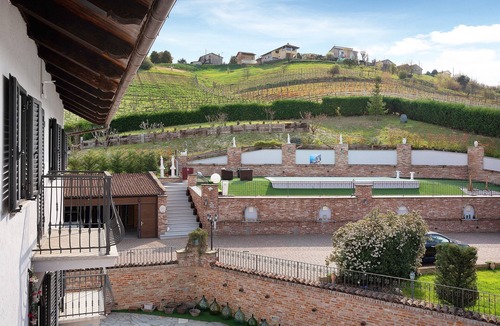 Priocca House | Vacation Home "Sweet Life" with Shared Pool, Private Terrace & Wi-Fi