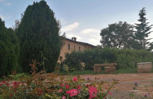 Castel del Piano House | Vecchio Casale Quercetino Prestige Tuscan Country Residence for 7 Guests Ideal for Groups