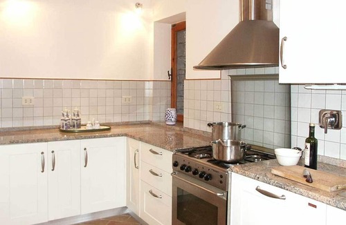 Paciano Villa | Very private 4 bed villa with pool walk to village & restaurants, lovely views.