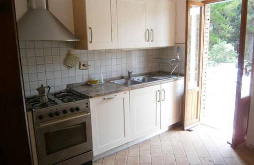 Paciano Villa | Very private 4 bed villa with pool walk to village & restaurants, lovely views.